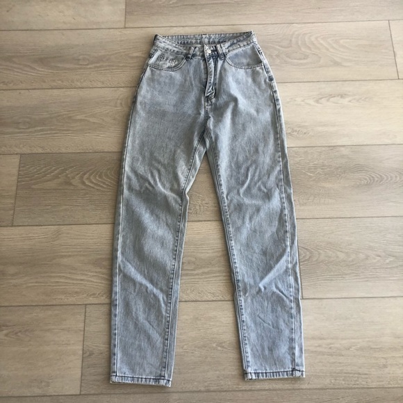 High Waist Light Wash Jeans - Picture 4 of 7